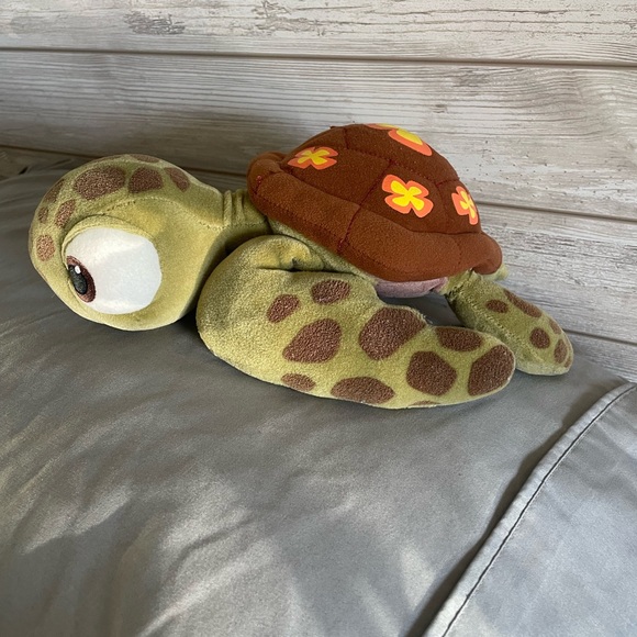 Finding Nemo Sea Turtle Squirt Plush Toy - Picture 3 of 7